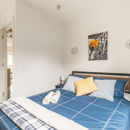 Modern 2 Bedroom Condo - Heart Of Leslieville Toronto Zewnętrze zdjęcie