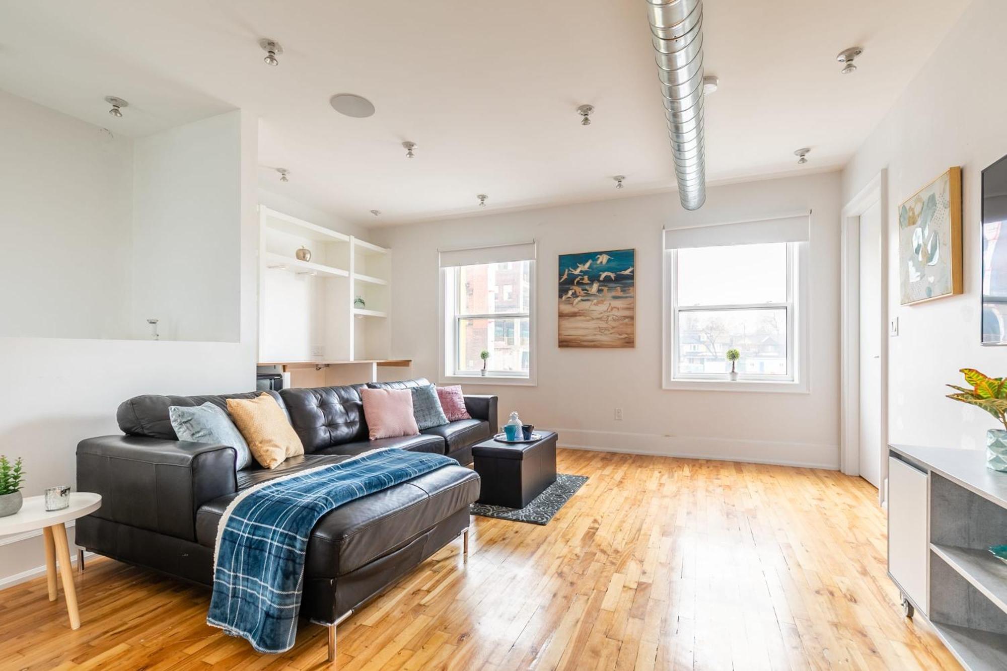 Modern 2 Bedroom Condo - Heart Of Leslieville Toronto Zewnętrze zdjęcie