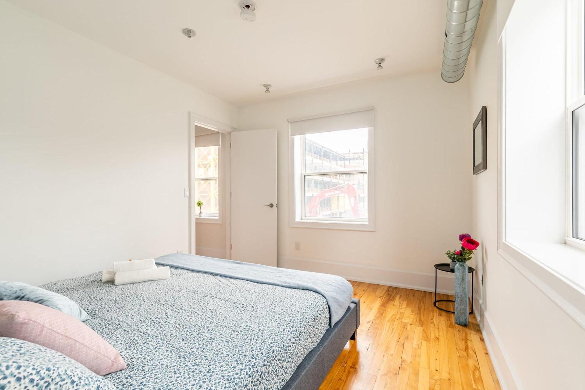 Modern 2 Bedroom Condo - Heart Of Leslieville Toronto Zewnętrze zdjęcie