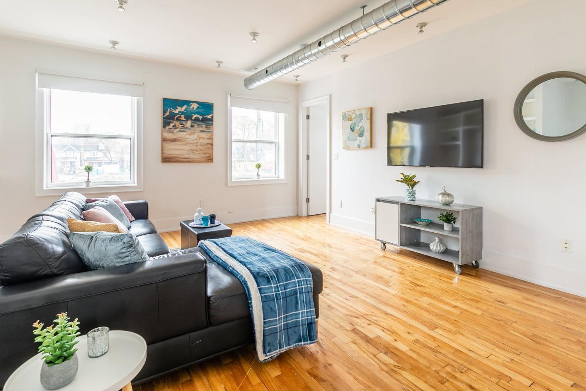 Modern 2 Bedroom Condo - Heart Of Leslieville Toronto Zewnętrze zdjęcie